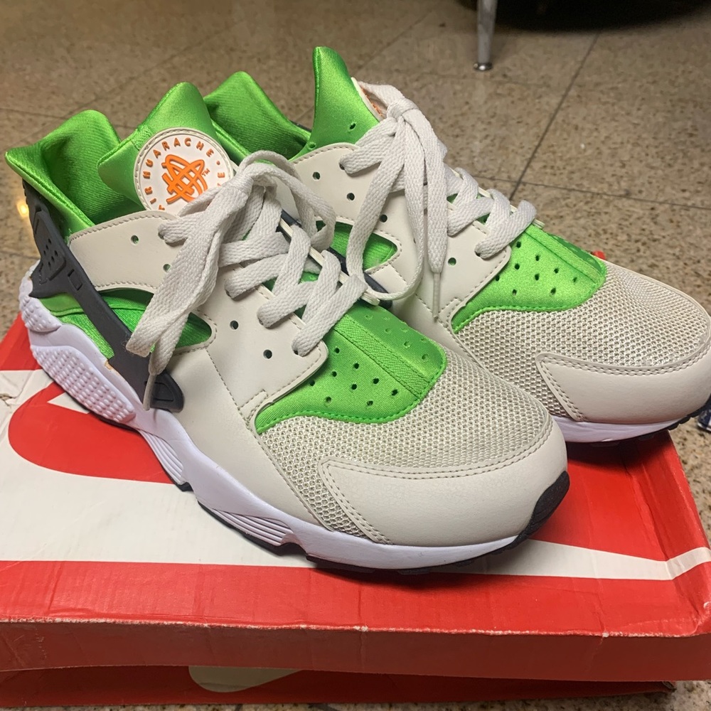 Used Men Nike Air Huarache (Action Green) 318429-304 Size 12 (Damage Box)